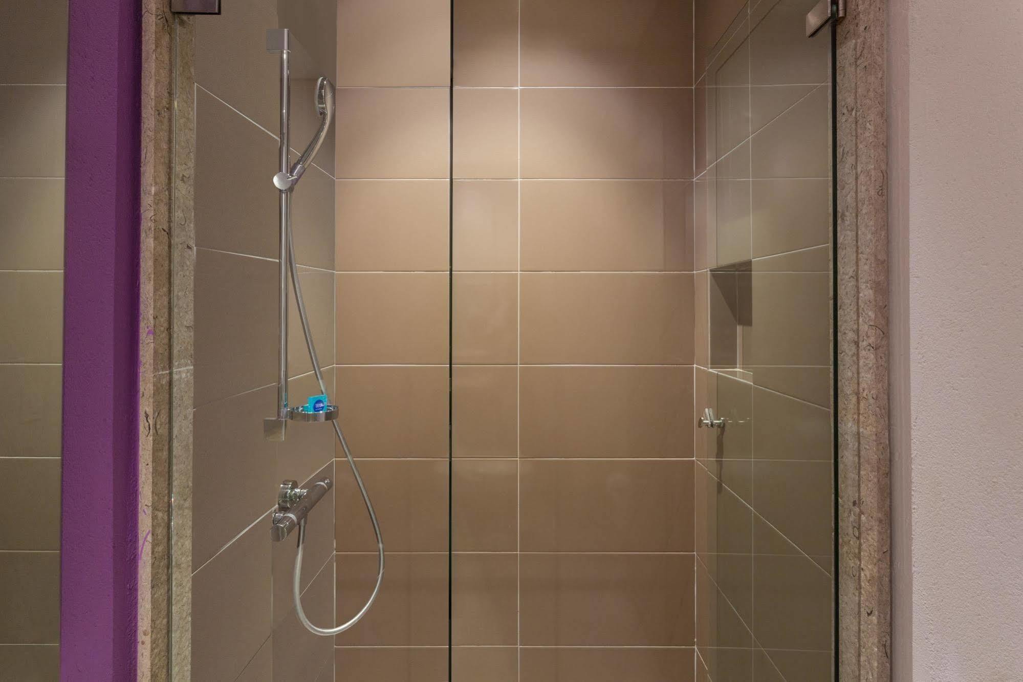 Hotel Bari בוקארמנגה מראה חיצוני תמונה